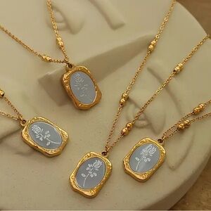 High-end Quality: Exquisitely Rose Mirror Titanium Steel Retro Pendant Necklace